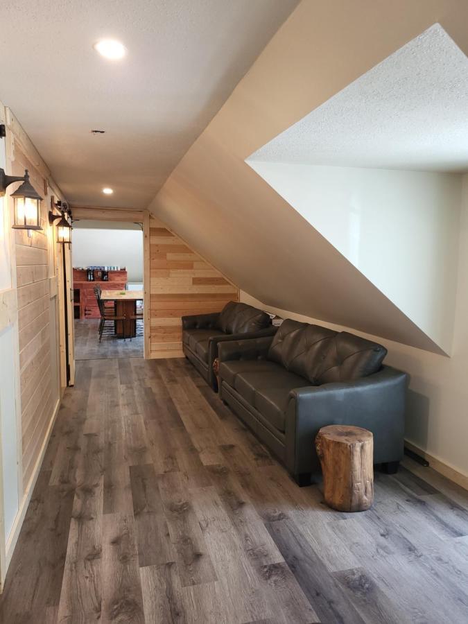 The Orchard Hostel Radium Hot Springs Exterior photo