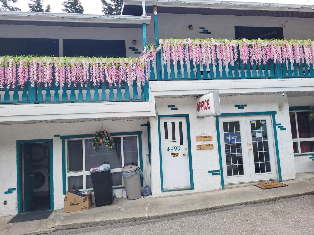 The Orchard Hostel Radium Hot Springs Exterior photo