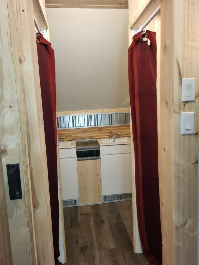The Orchard Hostel Radium Hot Springs Exterior photo