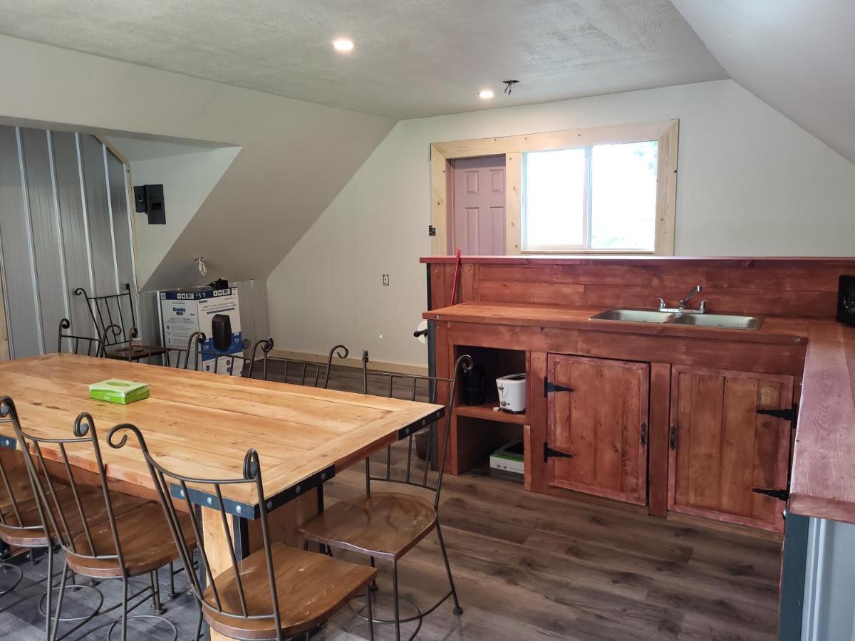 The Orchard Hostel Radium Hot Springs Exterior photo