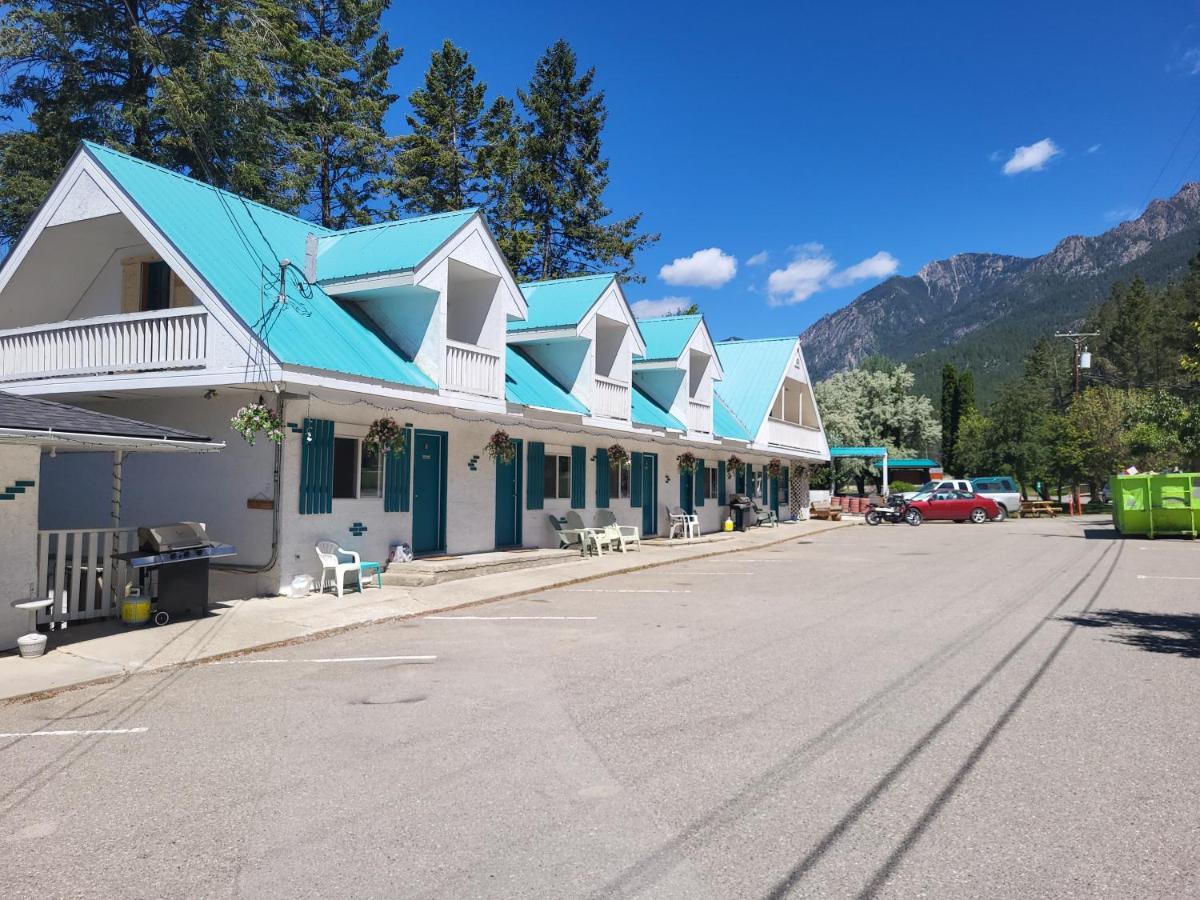 The Orchard Hostel Radium Hot Springs Exterior photo